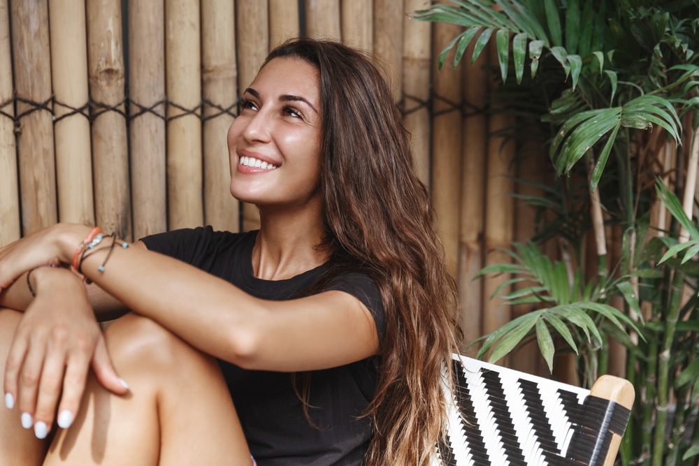 Dreamy,Happy,,Attractive,European,Woman,Looking,At,Sky,,Enjoying,View